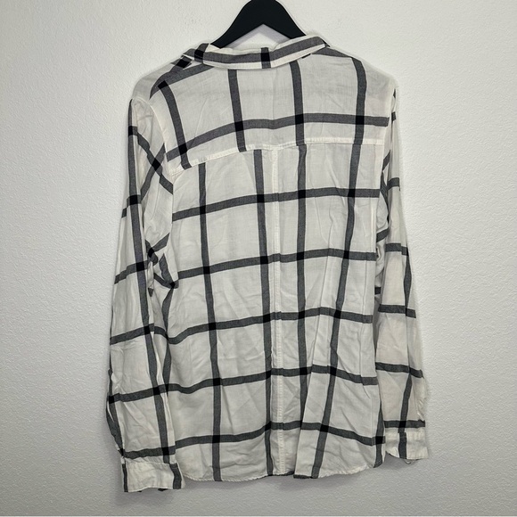 Maurices Black & White Windowpane Plaid Button-Up Shirt Size 2 - Picture 4 of 5
